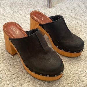 Black MIA clogs